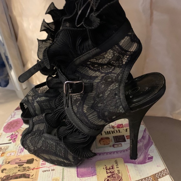 Black Heels - Picture 2 of 4